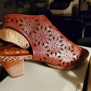 L'ARTISTE Designer Shoes Size 9.5-10 Red Color